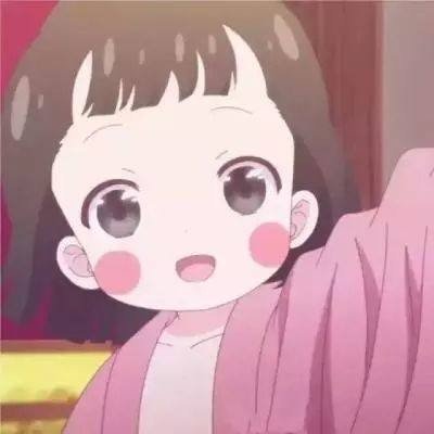 项羽雕像前摆了三个足球